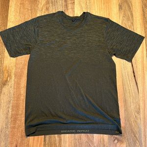 Men’s Medium Lululemon Tee